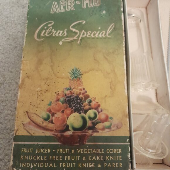 Rare From the 1930's Aer-Flo Citrus Special Lucite Set - Picture 3 of 7